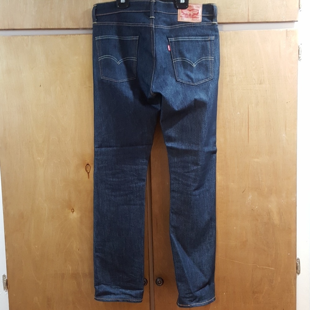 Levi 513 blue jeans. Size 33w 32l